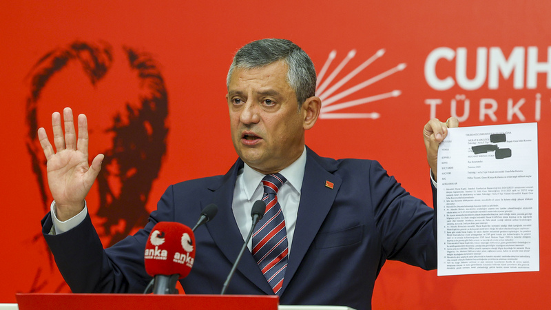 CHP Lideri Özgür Özel, “AKP’ye kuruluş yıl dönümü hediyesi” olarak