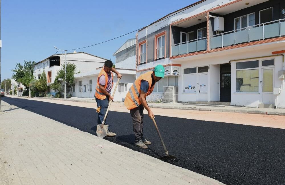 Bursa’da asfaltlama hamlesi Bursa'nın Osmangazi Belediyesi, ilçe genelinde başlattığı asfaltlama çalışmalarını hız kesmeden