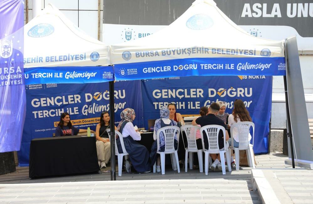 Bursa Büyükşehir Belediyesi, üniversite adaylarının geleceklerini doğru tercihlerle şekillendirmeleri amacıyla
