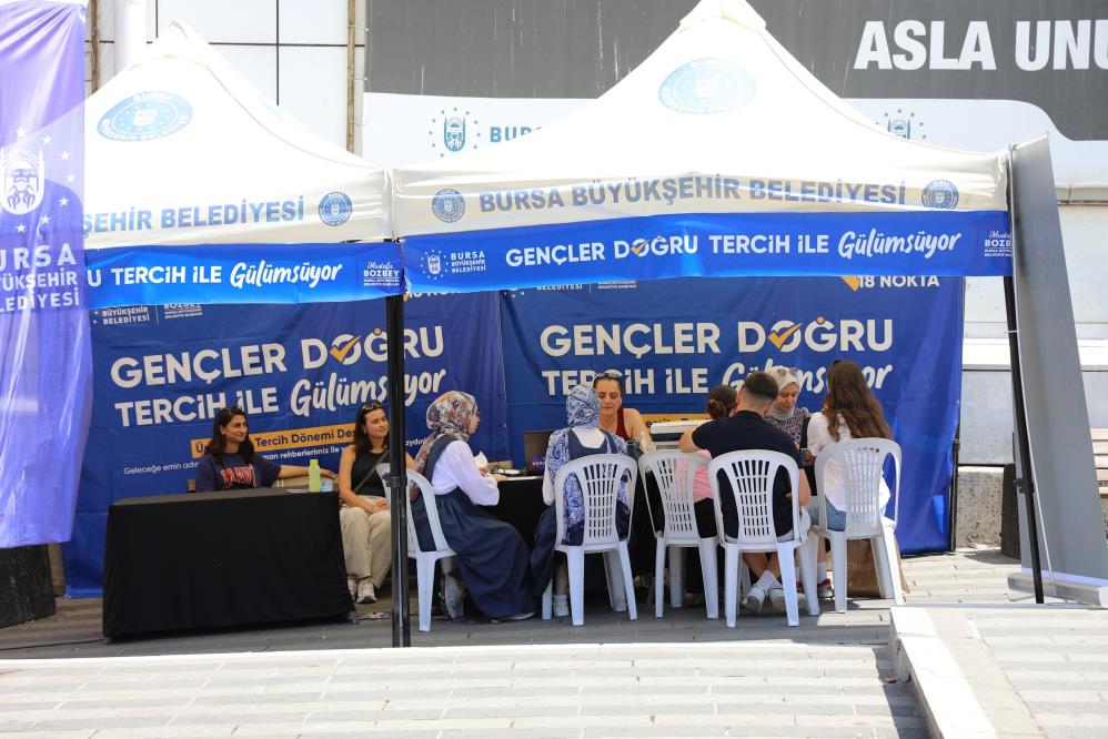 Bursa Büyükşehir Belediyesi, üniversite adaylarının geleceklerini doğru tercihlerle şekillendirmeleri amacıyla