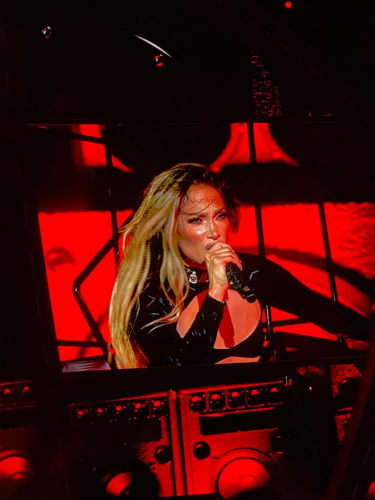 Dünyaca ünlü ABD’li şarkıcı Jennifer Lopez İstanbul Festivali’nde müzikseverlerle buluştu.