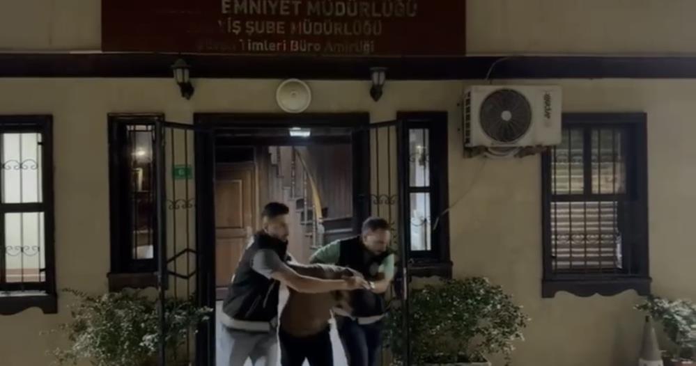 Bursa'da 2013'te işlenen kasten cinayet olayının firari zanlısı, saklandığı konteynerde