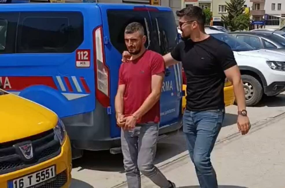 İnegöl’de uyuşturucuya geçit yok Bursa'nın İnegöl ilçesinde düzenlenen operasyonda uyuşturucu taciri yakalanırken, evinde yapılan