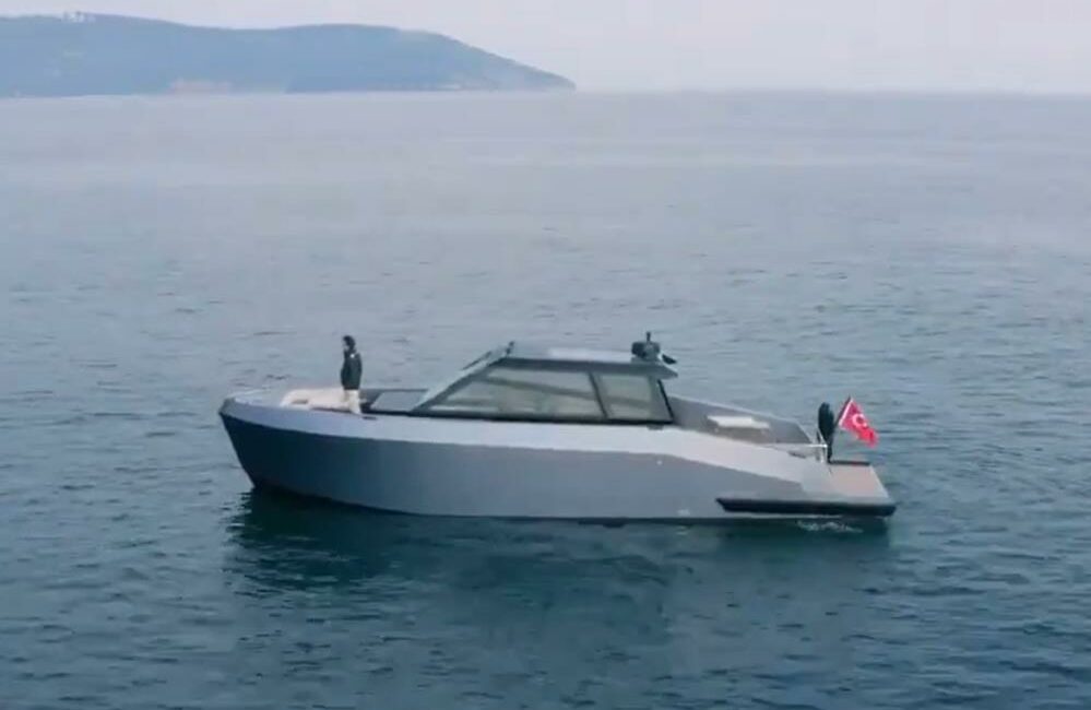 Balıkesir'in Marmara Adası açıklarında yatı parçalanmış halde bulunan kayıp iş