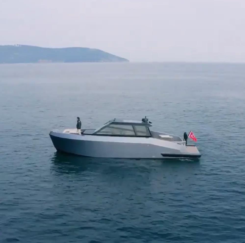 Balıkesir'in Marmara Adası açıklarında yatı parçalanmış halde bulunan kayıp iş