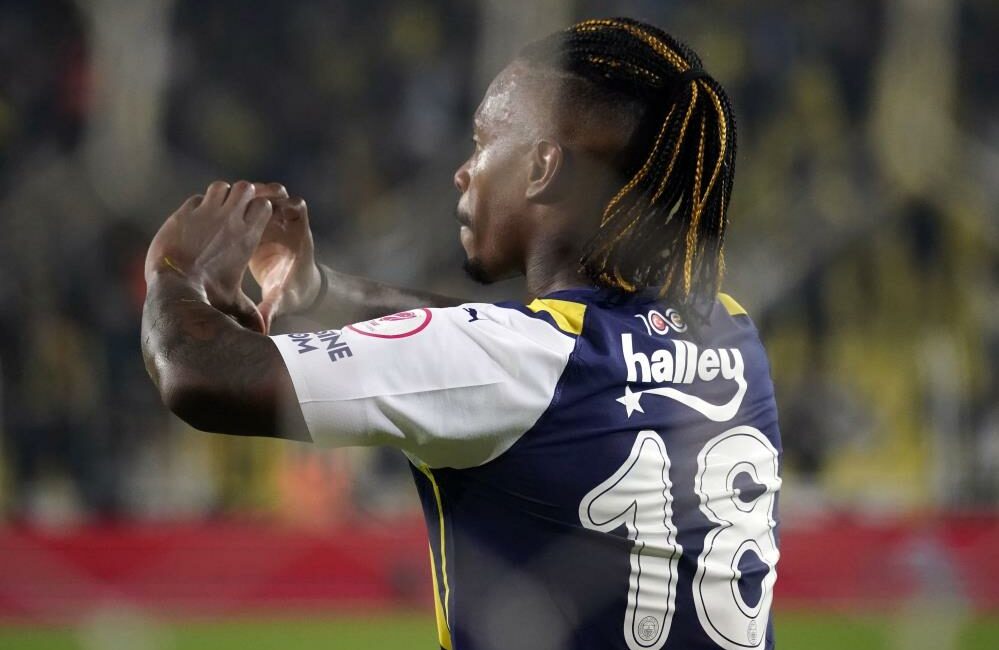 Fenerbahçe, Lincoln Henrique ile yollarını ayırdı Fenerbahçe, Brezilyalı orta saha oyuncusu Lincoln Henrique ile yollarını ayırdığını