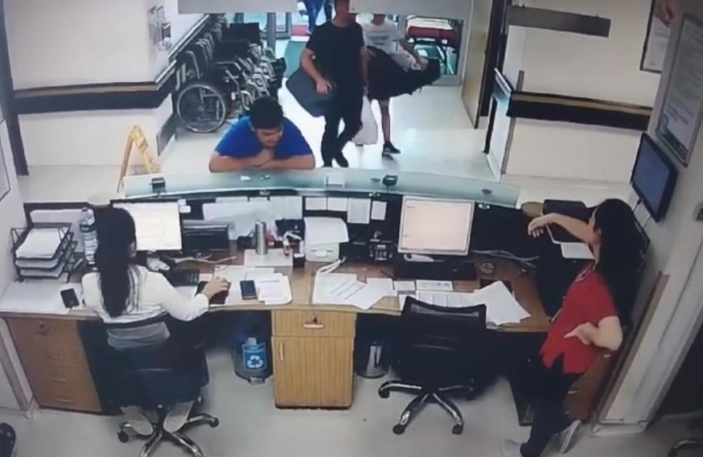 Balıkesir'de yürüyerek gittiği hastanede 2 saat içinde yaşamını yitiren gencin