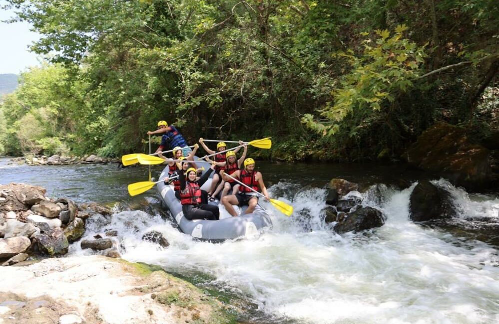 Bursa Büyükşehir Belediyesi tarafından Orhaneli Kocasu Çayı'nda düzenlenen rafting turuna