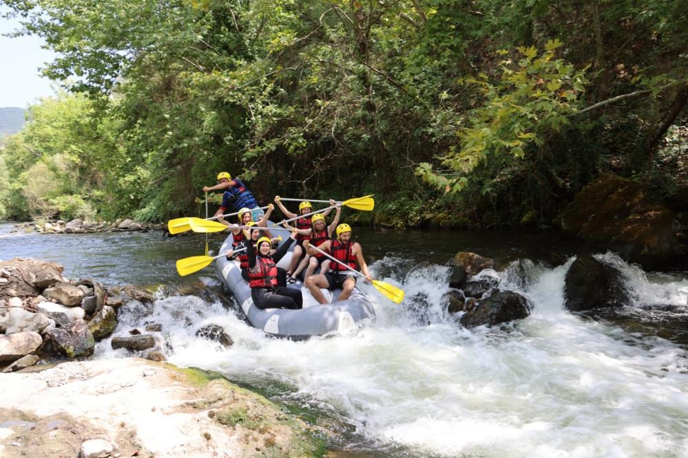 Bursa Büyükşehir Belediyesi tarafından Orhaneli Kocasu Çayı'nda düzenlenen rafting turuna