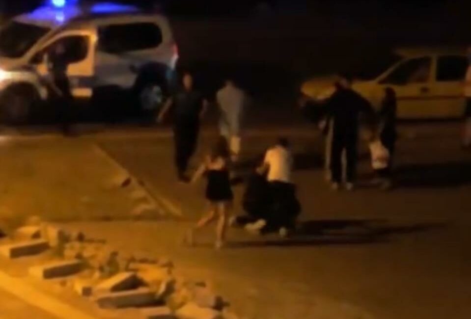 Tartışma yumruklu kavgaya dönüştü Bursa’nın Nilüfer ilçesinde gençler arasında çıkan tartışma kısa sürede kavgaya