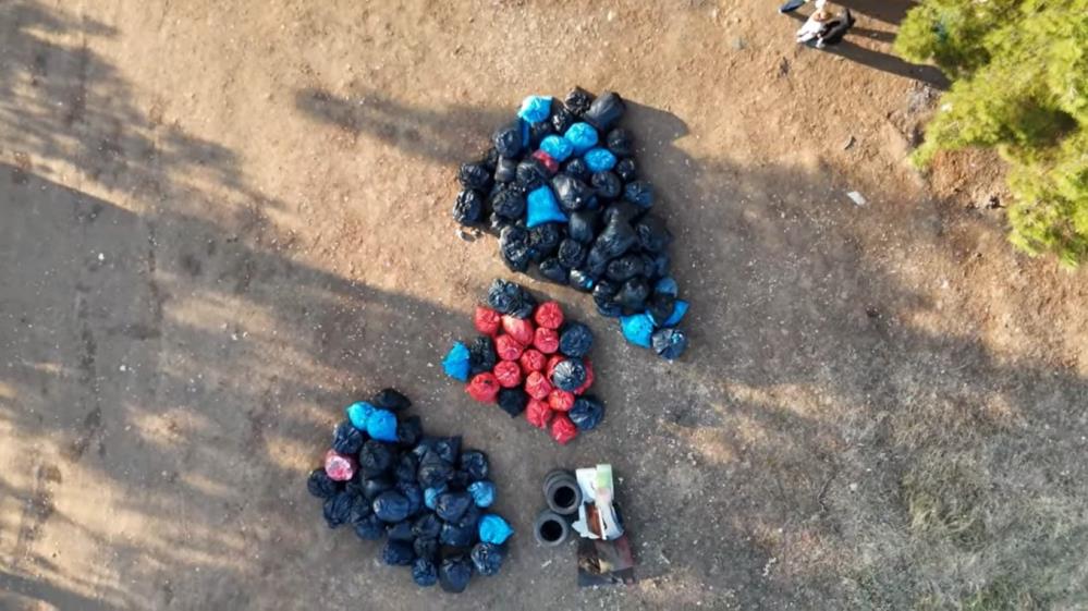 Bursa'da Demirci Köyü yakındaki ormanlık alanda temizlik için bir araya