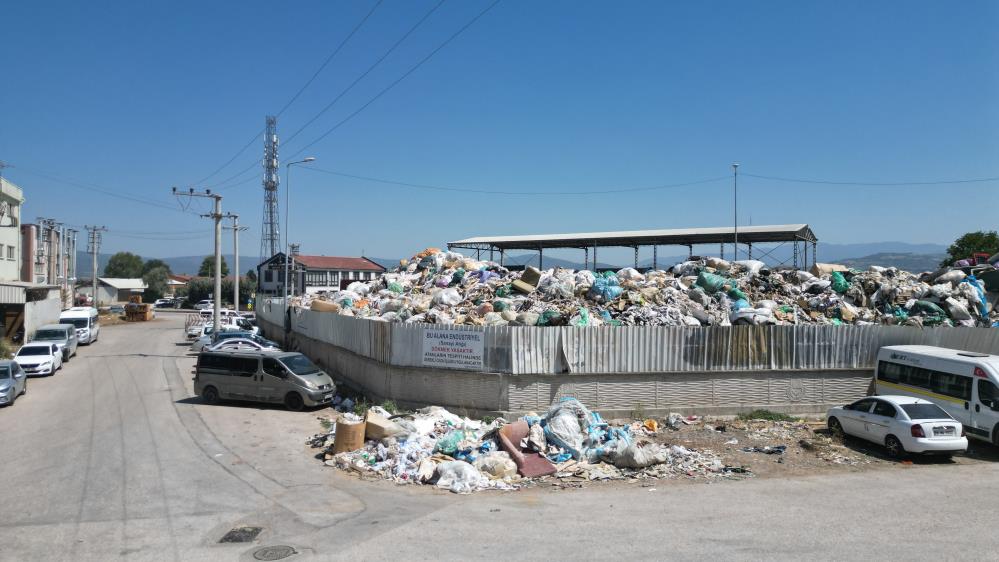 Bursa'nın İnegöl ilçesinde sanayi atıklarının tonunu 700 liradan alıp, bertaraf