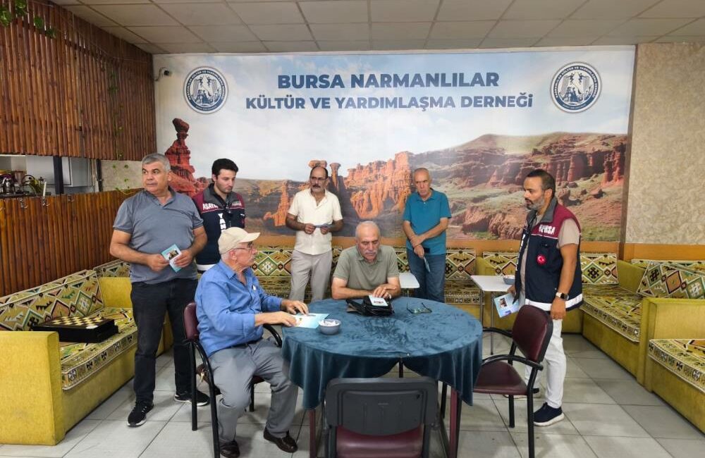 Bursa Emniyet Müdürlüğü ekipleri, kapı kapı dolaşıp, vatandaşları dolandırıcılık olaylarına