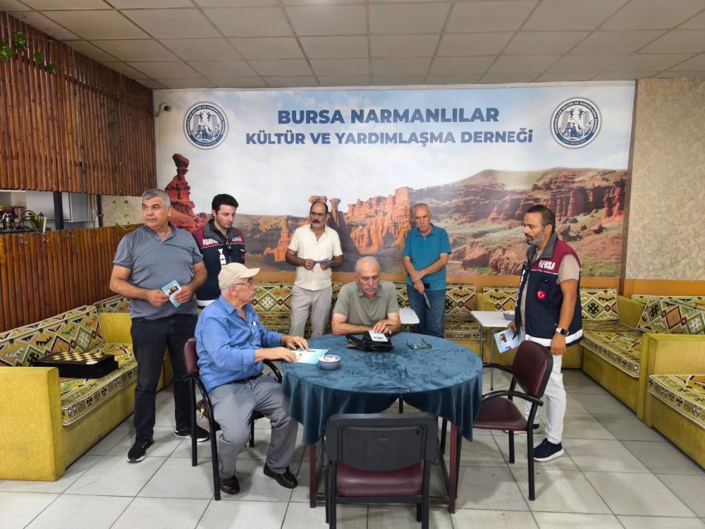 Bursa Emniyet Müdürlüğü ekipleri, kapı kapı dolaşıp, vatandaşları dolandırıcılık olaylarına