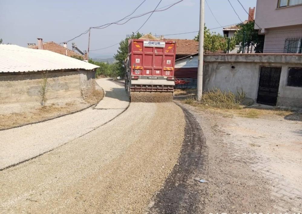Bursa Büyükşehir Belediyesi, dağ ilçelerinde yolları yenileyerek, ulaşımı konfora kavuşturuyor.