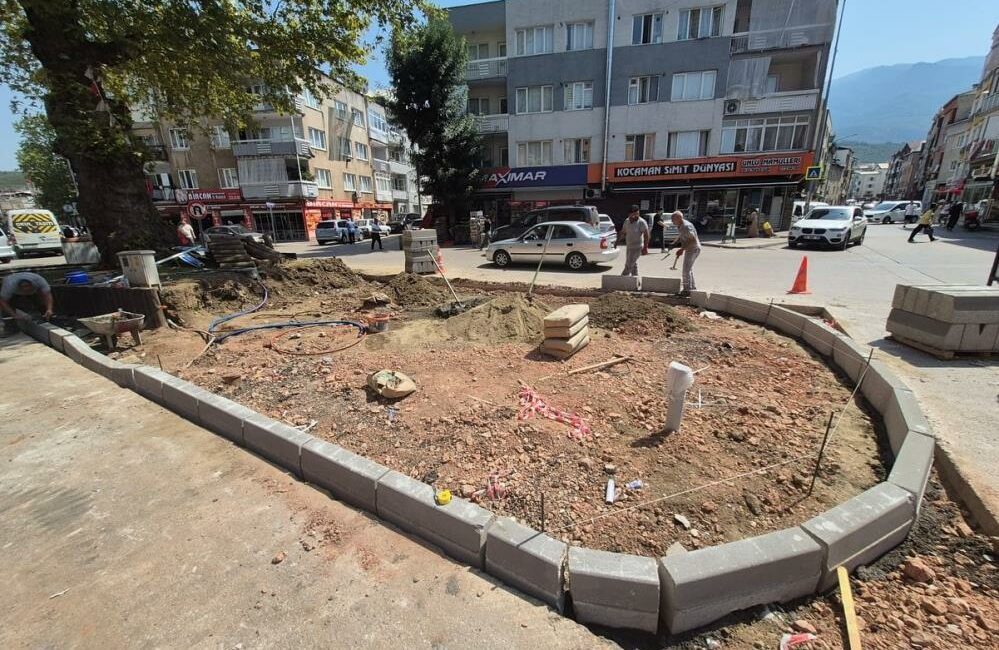 Kestel’de yollara çekidüzen Bursa'nın Kestel Belediyesi, ilçenin daha güvenli ve estetik görünümü için