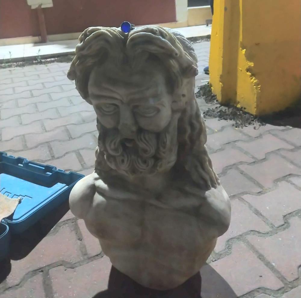 Bursa'nın İnegöl ilçesinde KOM ekiplerince düzenlenen tarihi eser operasyonunda, Roma