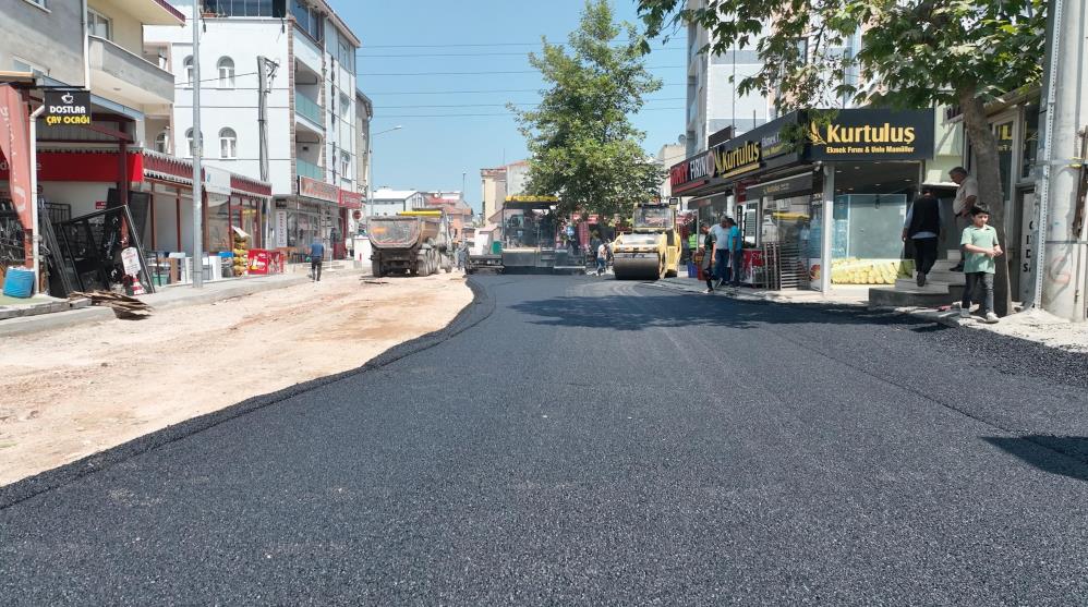 Bursa'nın Gürsu Belediyesi tarafından Yenidoğan Mahallesi’ne, 1500 tonluk asfalt yatırımı
