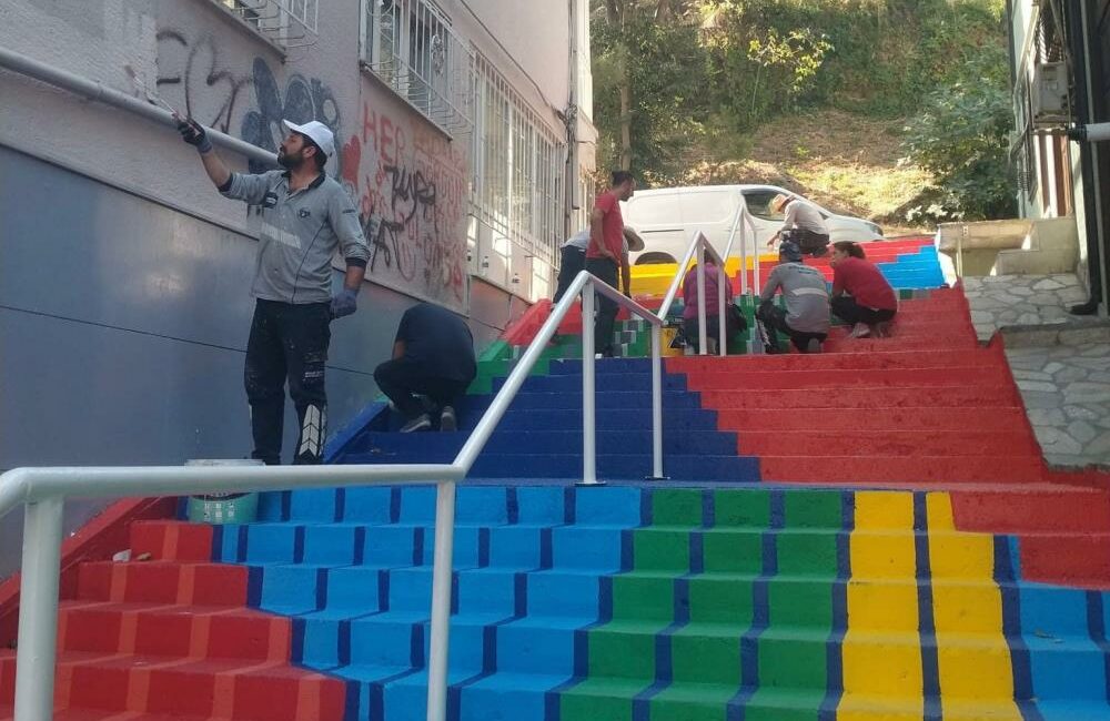 Bursa'da görüntü kirliliğine yol açan trafo binaları, istinat duvarları ve