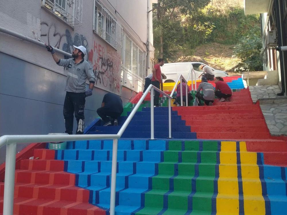 Bursa'da görüntü kirliliğine yol açan trafo binaları, istinat duvarları ve