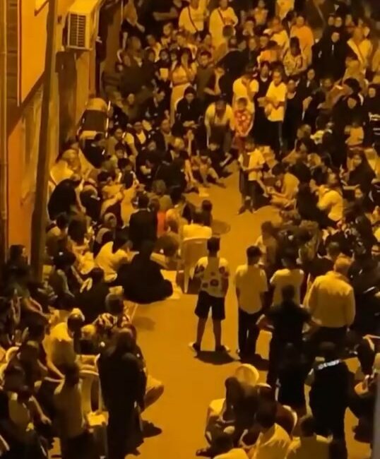 Bursa'nın Yıldırım ilçesinde bir kadın, eski eşi tarafından bıçaklanarak öldürüldü.