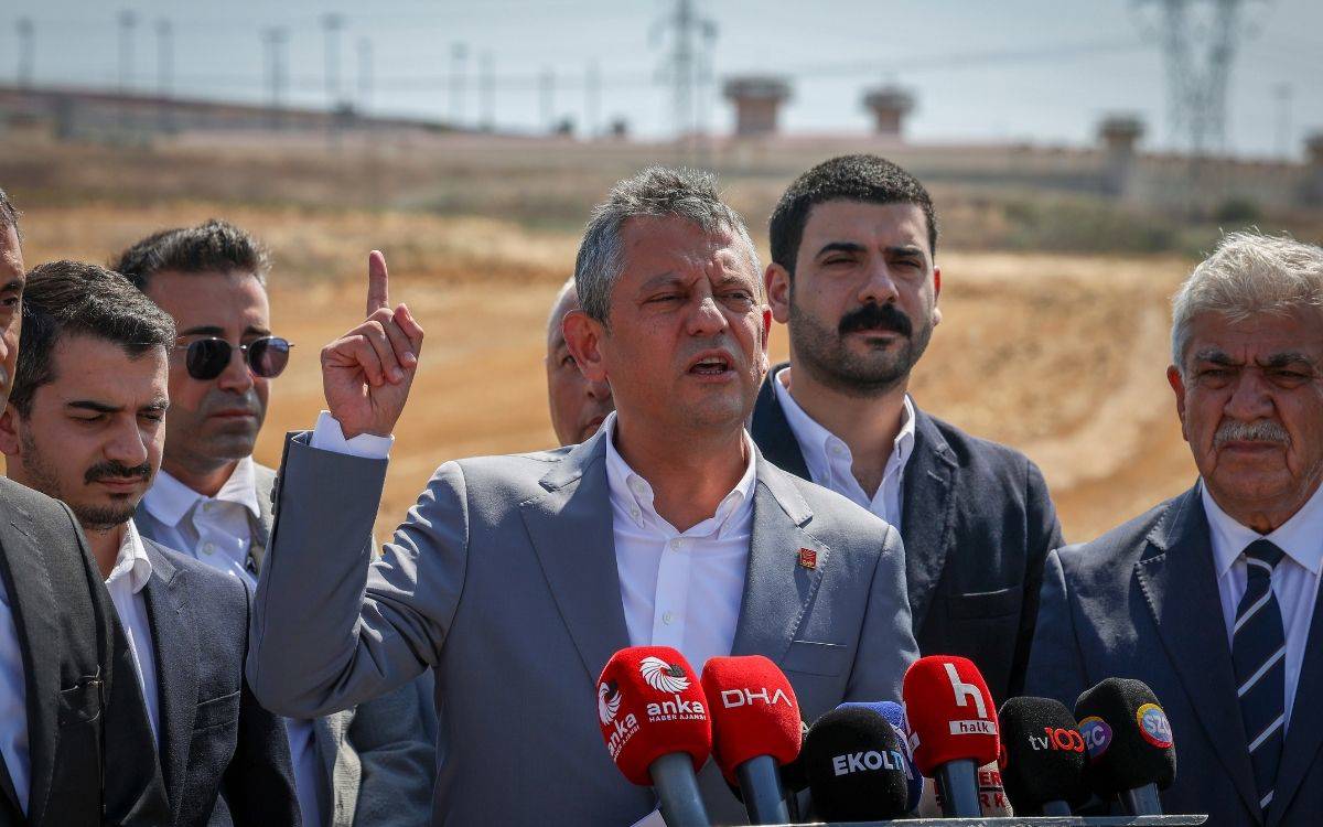 CHP Genel Başkanı Özgür Özel, Aydın Büyükşehir Belediye Başkanı Özlem