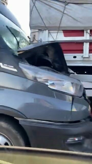 Bursa’nın Karacabey ilçesinde tır ve kamyonların karıştığı zincirleme trafik kazasında