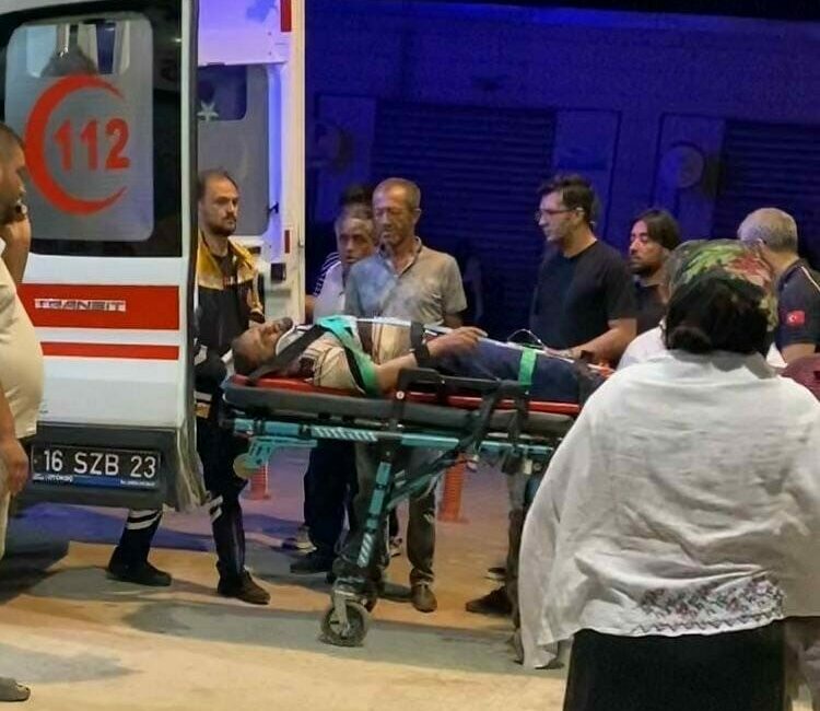 Bursa’nın İnegöl ilçesinde devrilen traktörün sürücüsü ağır yaralandı. Kaza saat