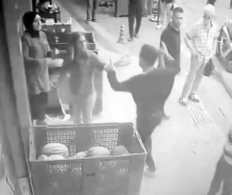 Yalova’da zincir bir markete çalışan eski kız arkadaşına işyerinde saldıran