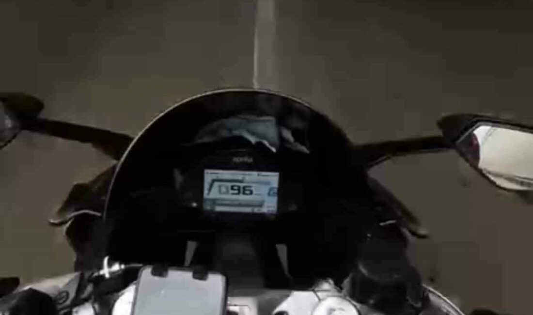 Bursa’da trafikte seyir halinde olan motosikletli, aniden önüne kıran otomobile