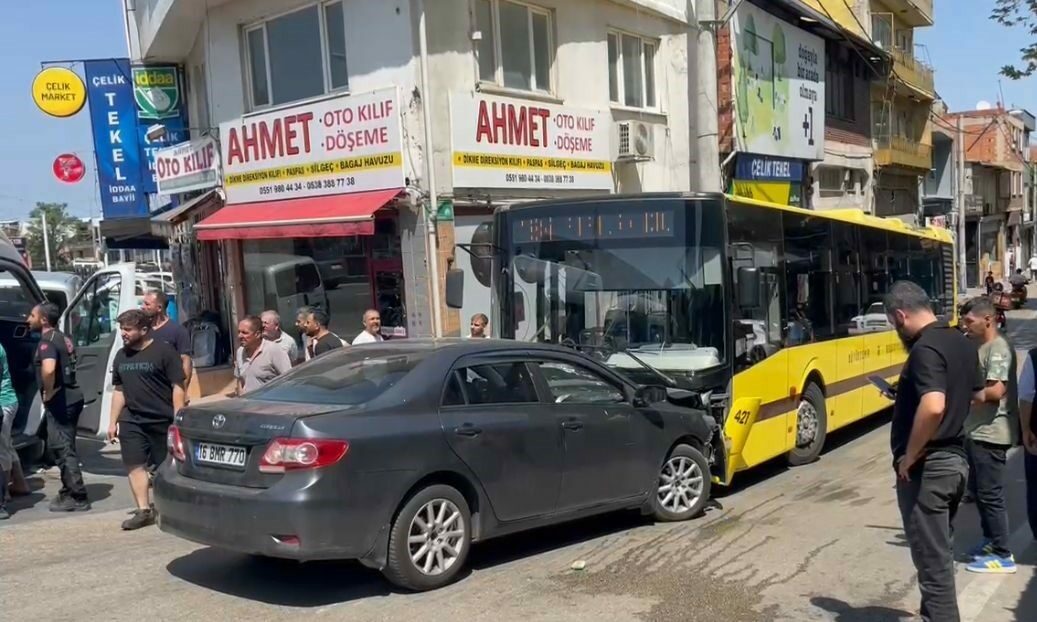 Bursa’nın Osmangazi ilçesinde, şehir içi yolcu otobüsü ile otomobilin çarpışması