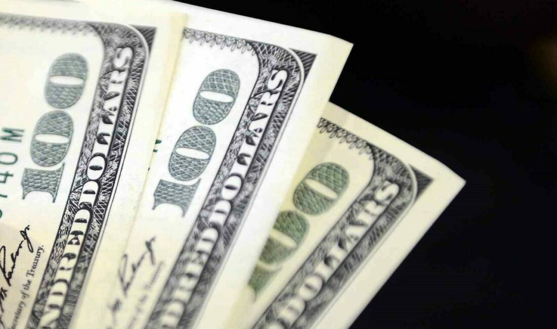 Dolar 41,0130 liradan, euro ise 47,5590 liradan güne başladı. İstanbul