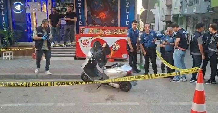 Bursa’da iki saldırgan, pazardan evine dönen husumetlilerine kurşun yağdırdı. Açılan
