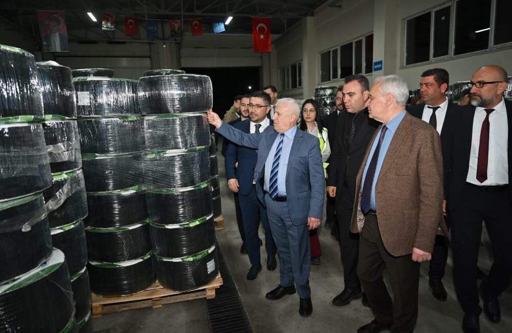 Bursa Büyükşehir Belediyesi’nin çiftçiye nefes olan Damla Sulama Boru Üretim