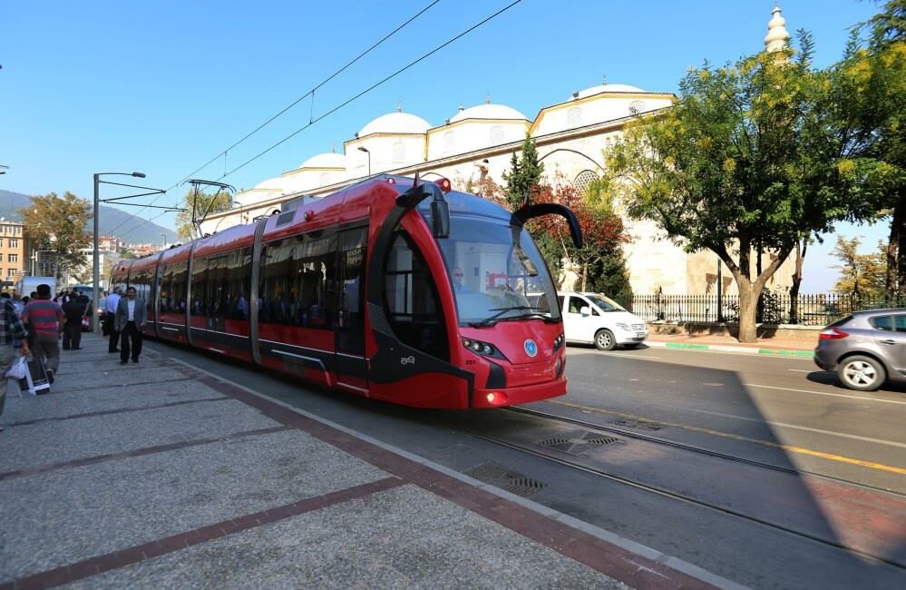 Tramvay hattı bakıma alınıyor Bursa'da T1 tramvay hattında asfalt yenileme, bakım ve onarım işlemleri