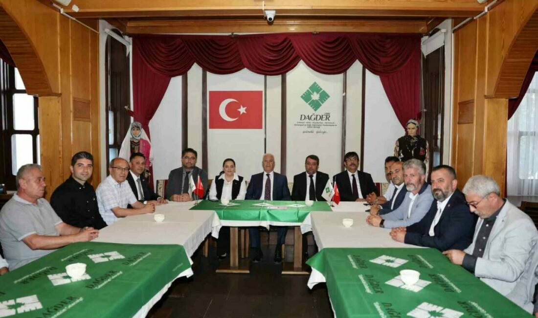 Bursa Büyükşehir Belediye Başkanı Mustafa Bozbey, gençlerin kendi yörelerinde mutlu