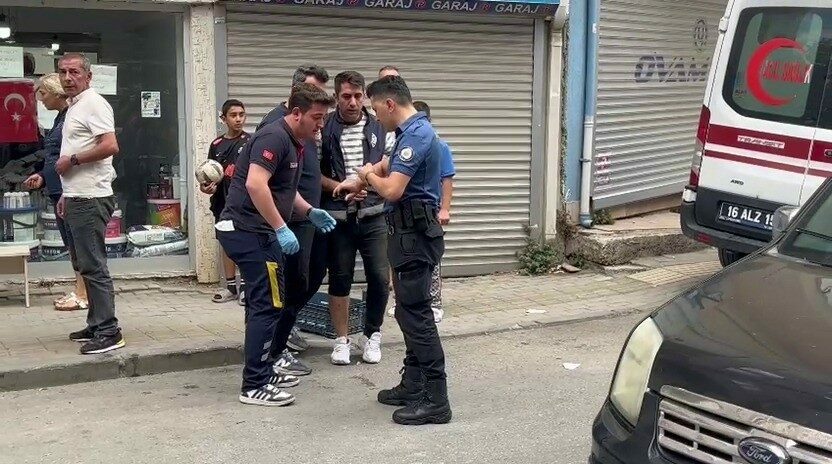 Bursa’nın Osmangazi ilçesinde aile içi şiddet ihbarına giden polis ekipleri