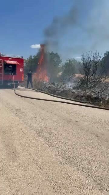 Yangın Bursa’nın İnegöl ilçesinde kırsal Olukman mahallesinde saat 13.00 sıralarında