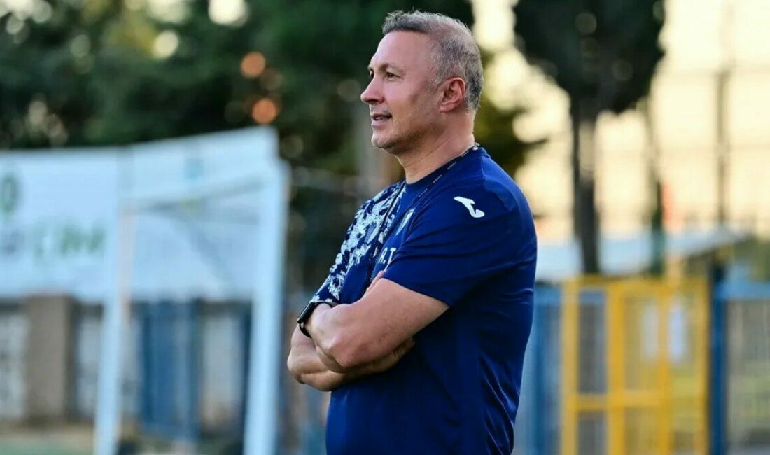 Karacabey Belediyespor, teknik direktör Ahmet Taşyürek ile karşılıklı anlaşarak yollarını