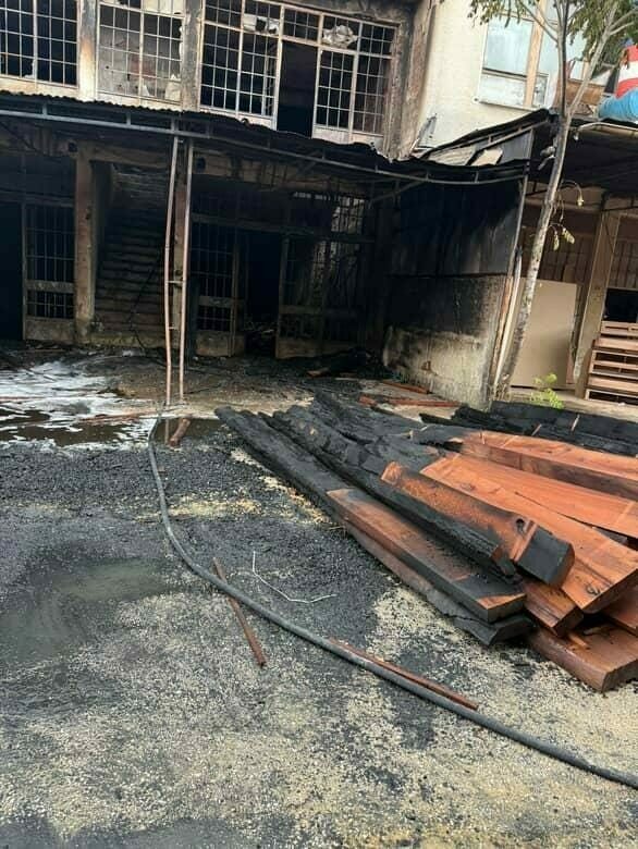 Bursa’nın İnegöl ilçesinde sabah saatlerinde çıkan yangın, bir mobilya imalathanesini