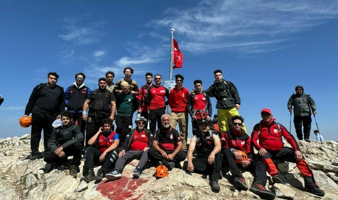 Bursa Dağcılık Kulüpleri 30 Ağustos Zafer Bayramı etkinlikleri kapsamında Uludağ