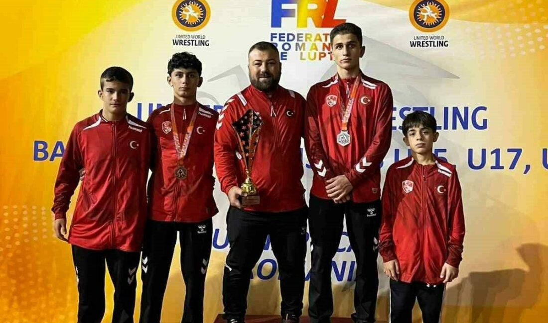 Bursa Büyükşehir Belediyespor Kulübü sporcuları Rüstem Öztürk ve Deniz Ayhan,