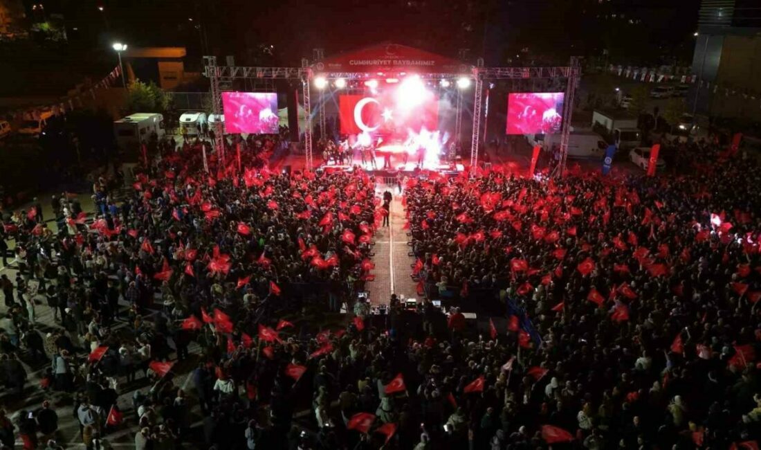 Ceceli’den Yıldırımlılara unutulmaz gece Cumhuriyet’in 102. yıl dönümü, Yıldırım’da düzenlenen etkinliklerle büyük bir coşku