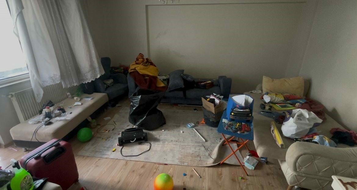 Bursa’da 5 katlı bir apartmanın en üst katından yayılan kötü