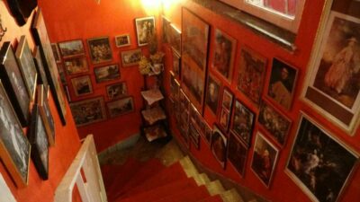 Bursa’da bir kafe, klasik bir kafeden çok geçmişi bugüne taşıyan