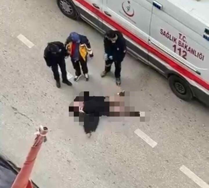 Bursa’da sabahın ilk ışıklarında yol ortasında sinir krizi geçiren kadın,