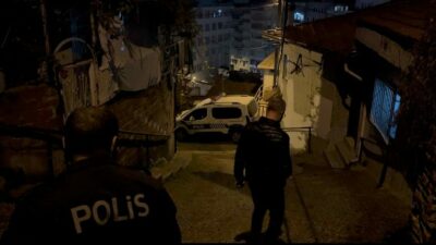 Bursa’nın Osmangazi ilçesinde evinin bahçesine çıkan yaşlı kadın, cesetle karşılaştı.