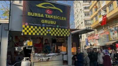 Bursa’da Taksiciler Grubu üyeleri, şehitler için düzenledikleri hayır etkinliği kapsamında