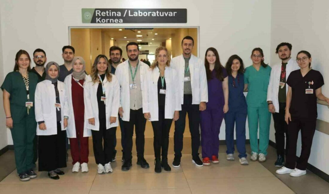 Bursa Şehir Hastanesi’nde gerçekleştirilen kornea nakli sayesinde yeniden görmeye başlayan