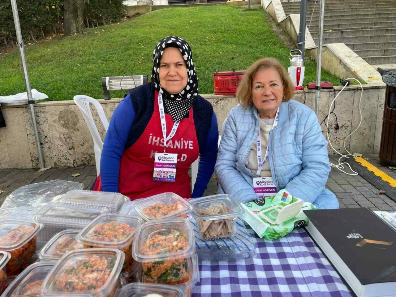 Bursa Büyükşehir Belediyesi’nin ‘Meydan Kadınların’ sloganıyla yürüttüğü dayanışma pazarı bir